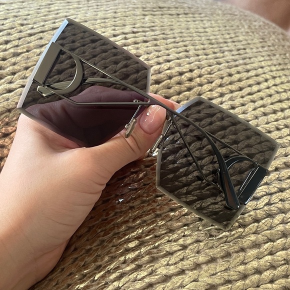 Dior 30 Montaigne S7U - Picture 12 of 12